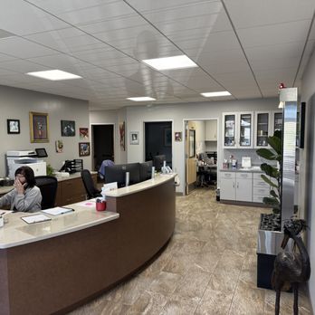 Medical Center For Birds - reception desk - Veterinarians Near Me - Oakley, California Medical Center For Birds - reception desk - Veterinarians Near Me - Oakley, California