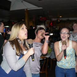 Linda Lou's - Karaoke at it's finest