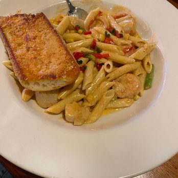 Charleston's - I think this was a special--a seafood pasta of some kind with scallops and shrimp - American Near Me - Indianapolis, Indiana Charleston's - I think this was a special--a seafood pasta of some kind with scallops and shrimp - American Near Me - Indianapolis, Indiana