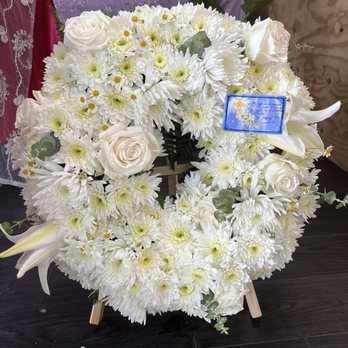 Rositas Flower Shop - Flower standing spray - Florists Near Me - South Gate, California