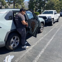 Class Auto Glass - Antonio replacing side back door glass