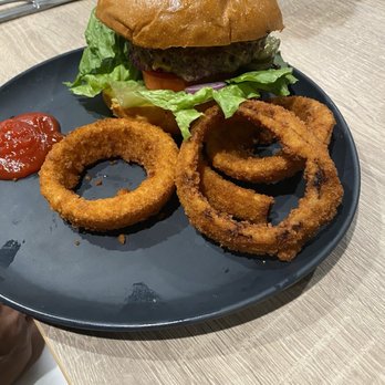 Eggs & Waffles - Original burger with onion rings (Onion rings 5/5) - Breakfast & Brunch Near Me - Gilroy, California