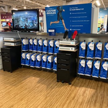 Road Runner Sports - Shoe Stores Near Me - Carlsbad, California