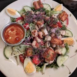 Granite Cellar - Cellar salad with grilled chicken