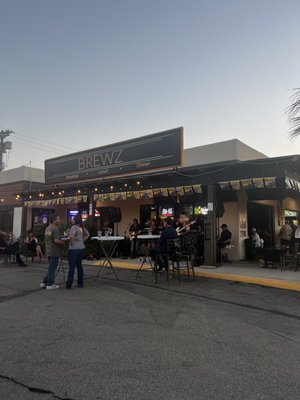 Brewz Sports Cafe & Grill by null