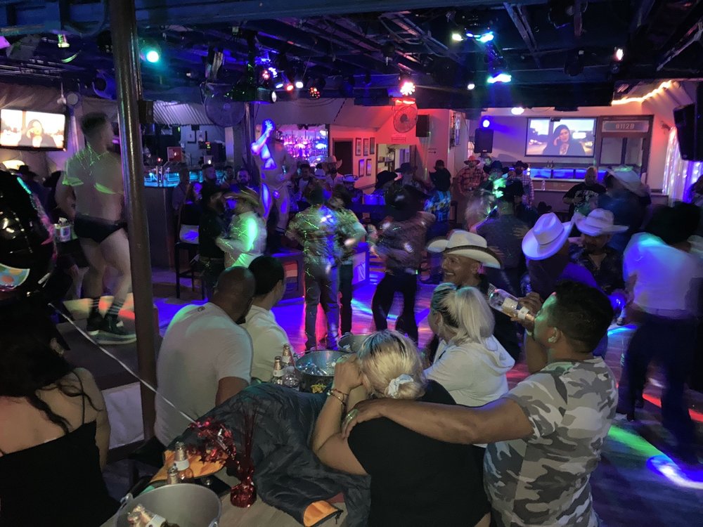 FRAT HOUSE BAR AND NITE CLUB Updated April 2024 39 Photos & 61