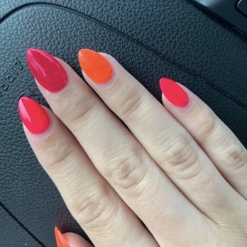 E'Shee Nails Spa - how can my middle finger possibly be same color as my pointer & pinky finger? i know its not a big difference but its noticeable - Waxing Near Me - Austin, Texas