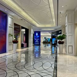 Resorts World Manila - 01.15.24 glitzy interior and shops