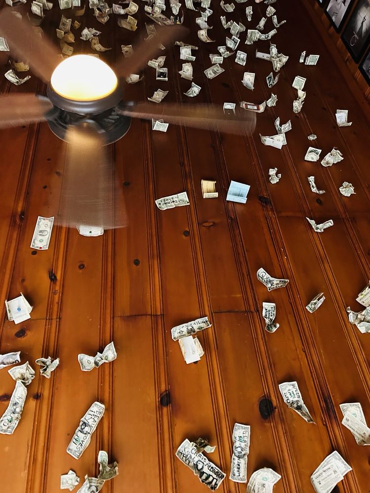 Ray’s Delicatessen & Tavern