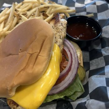Louie's Grill and Bar - Chicken sandwich - Sports Bars Near Me - Yukon, Oklahoma