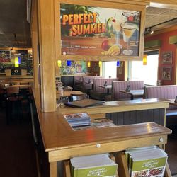 Applebee's Grill + Bar - Receptionist area