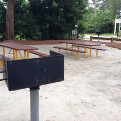 Yost Park - Picnic area with grills