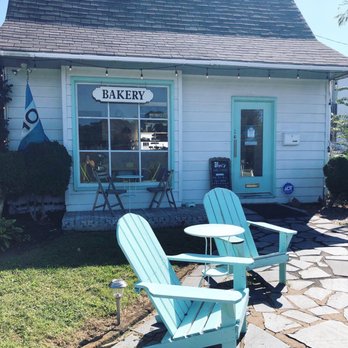 Vivi’s Cakes and Candy - Store front - Bakeries Near Me - Charlottesville, Virginia