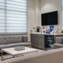 Simply Eyes - Waiting area