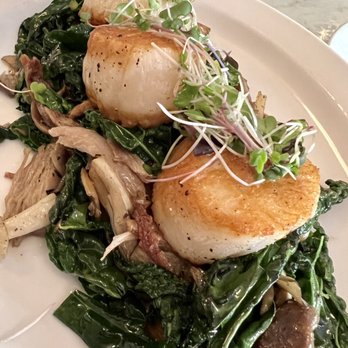Neptune Oyster - Seared Georges Bank Scallops DELICIOUS - Seafood Near Me - Boston, Massachusetts