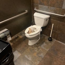 Keke's Breakfast Cafe - Dirty bathroom by 9:30 am
