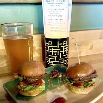 North Bar & Grill - Happy Hour = Sliders & Pint - Bars Near Me - Napa, California
