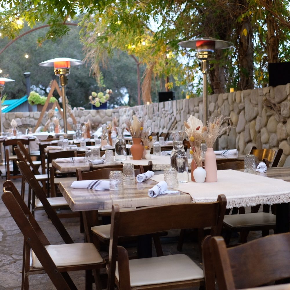 Ojai Deer Lodge - Dinner tables - American Near Me - Ojai, California