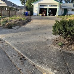 JR Concrete Construction - Before picture of a Beaverton driveway.