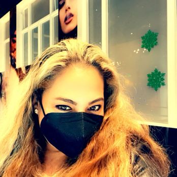 STIIIZY - Alameda - Happy patient waiting in line - Cannabis Dispensaries Near Me - Alameda, California STIIIZY - Alameda - Happy patient waiting in line - Cannabis Dispensaries Near Me - Alameda, California