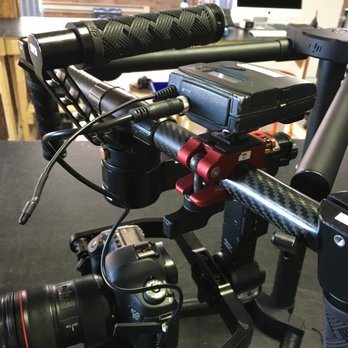 Simple AV - Magnanimous sent me this photo before my pickup to illustrate how the wireless receiver should be mounted on the gimbal rig. Very helpful. - Audio/Visual Equipment Rental Near Me - Chicago, Illinois Simple AV - Magnanimous sent me this photo before my pickup to illustrate how the wireless receiver should be mounted on the gimbal rig. Very helpful. - Audio/Visual Equipment Rental Near Me - Chicago, Illinois