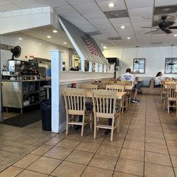 Duke's Restaurant - Tables