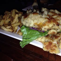 The Cheesy Mac-n-cheese Bun Burger