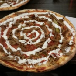 Pizza del mondo - Tung pizza, finns cola brevid så du kan förstå storleken.