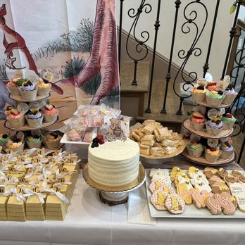 Sugar Rush Mania - Dessert table the cookies complimented - Desserts Near Me Sugar Rush Mania - Dessert table the cookies complimented - Desserts Near Me