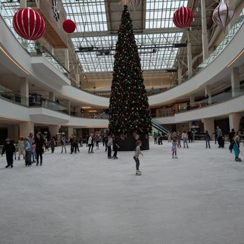 Lloyd Center Ice Rink - Skating Rinks Near Me - Portland, Oregon Lloyd Center Ice Rink - Skating Rinks Near Me - Portland, Oregon