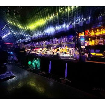 Delilah's - Late Night Stop @ Delilah's 2771 N Lincoln Ave, Chicago, IL Very Hardcore Cool! - Bars Near Me - Chicago, Illinois