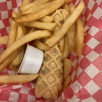 Mugsy Dogs - Gilbert - Kids Waffle Corn Dog Kids Meal - American Near Me - Gilbert, Arizona Mugsy Dogs - Gilbert - Kids Waffle Corn Dog Kids Meal - American Near Me - Gilbert, Arizona