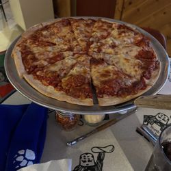 North Lake Inn - Sausage pizza, nice and hot