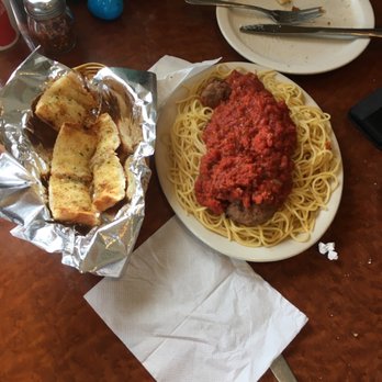 Beach Harbor Pizza - Spaghetti and meatballs with meat sauce and garlic bread - Pizza Near Me - Dana Point, California Beach Harbor Pizza - Spaghetti and meatballs with meat sauce and garlic bread - Pizza Near Me - Dana Point, California