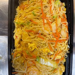 M5. Singapore Rice Noodle with Curry Chow Mai Fun