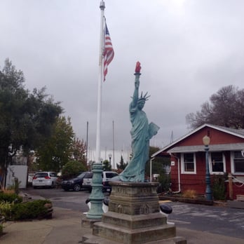 Quinn's Lighthouse - Seafood Near Me - Oakland, California