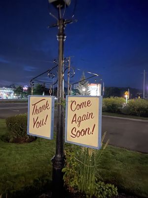 Putnam Pantry Candies, Ice Creams & Cafe by null