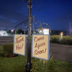 Putnam Pantry Candies, Icecreams and Cafe - Welcome road sign