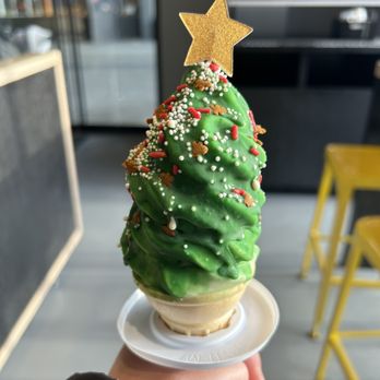 Mister Dips - Grinch Ice Cream Cone - Wine Bars Near Me - New York, New York