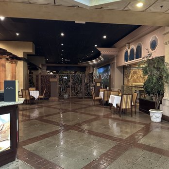 La Strada - "Outside" seating - Italian Near Me - Reno, Nevada La Strada - "Outside" seating - Italian Near Me - Reno, Nevada