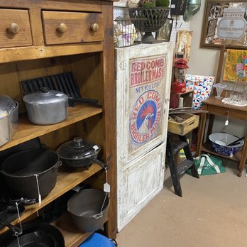 Conroe Woodlands Antique Mall - Antiques Near Me - Conroe, Texas Conroe Woodlands Antique Mall - Antiques Near Me - Conroe, Texas