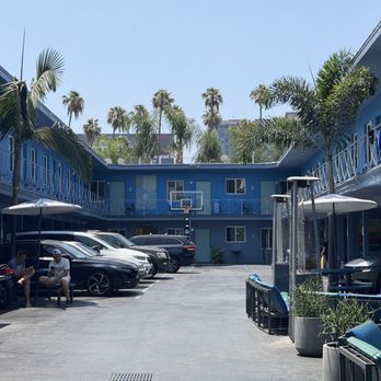 Banana Bungalow - Hostels Near Me - Hollywood, California