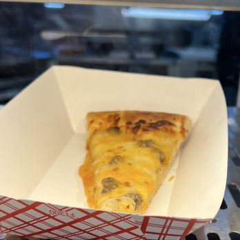 7-Eleven - Dried up very disgusting food a slice of pizza - Convenience Stores Near Me - Las Vegas, Nevada