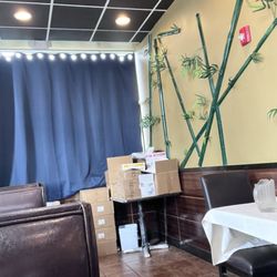 Sumo Sushi Bar And Hibachi - Crappy hallway they say is in