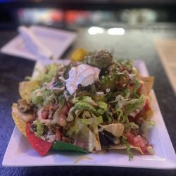 Surfside Taphouse - MOUNTAIN OF NACHOS