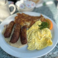 Ed's Place - Heartland breakfast: well done hash-browns.