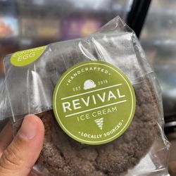 Elroy's Fine Foods - Revival ice cream chocolate cookie sandwich and bees knees ice cream