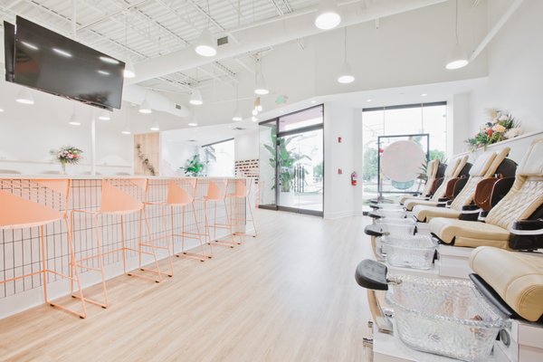 Nail Bar Saddle Creek