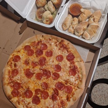 Manhattan Pizza Place - Large pepperoni pizza, 6 garlic rolls, 6 pepperoni rolls with sauce - Pizza Near Me - Hialeah, Florida
