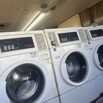 Mrs Kleen Coin Laundry - Lights out. Brown shit from the washers. Disgusting. - Laundromat Near Me - Ottawa, Kansas Mrs Kleen Coin Laundry - Lights out. Brown shit from the washers. Disgusting. - Laundromat Near Me - Ottawa, Kansas